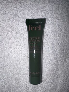 Feel Enzymatic Exfoliating Cleanser - Deep Green (Travel Size)